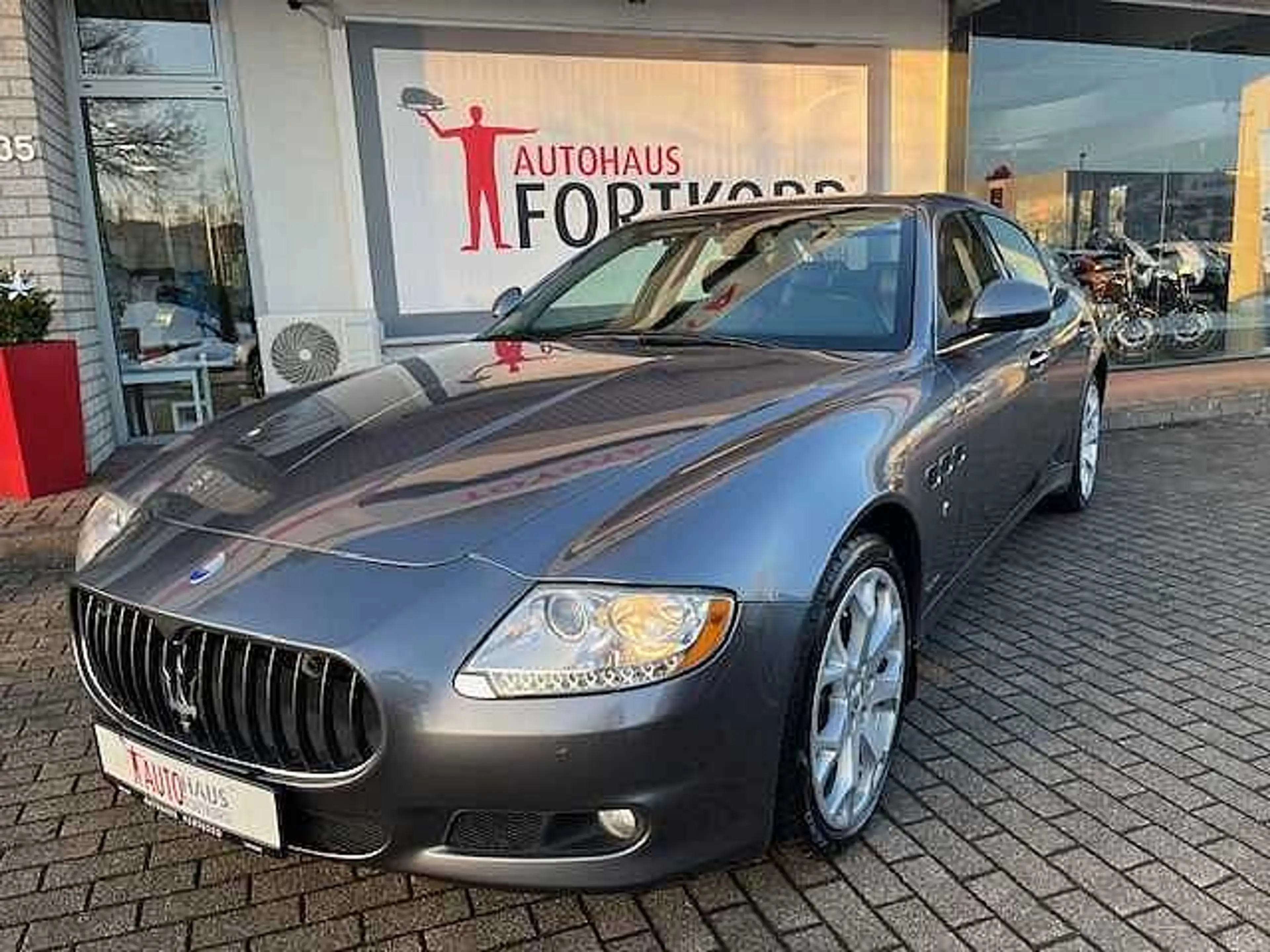 Maserati Quattroporte V Automatik - NAVI, BOSE, SZ, PDC ... - — photo 5