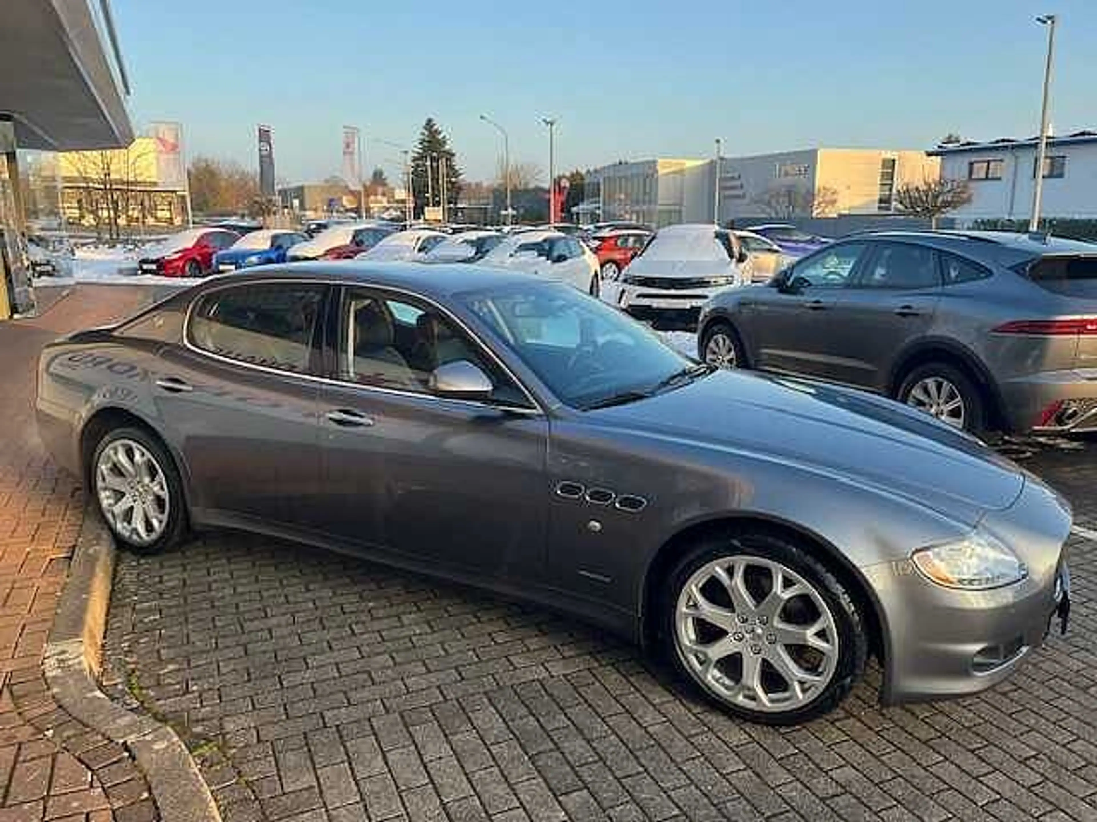 Maserati Quattroporte V Automatik - NAVI, BOSE, SZ, PDC ... - — photo 3