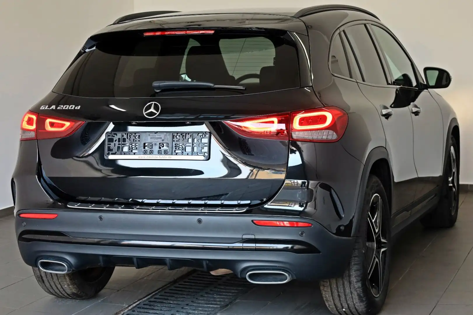 Mercedes-Benz GLA 200 AMG, Automatik,Navi,Leder,LED,SHZ Schwarz - 2