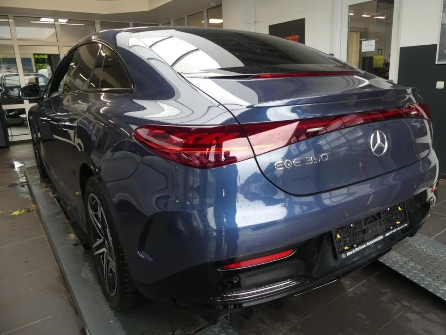 Mercedes-Benz EQE 350 EQE350 AMG Prem AIRMATIC 4,5°HAL DISTRO Pano HUD Blu/Azzurro - 2