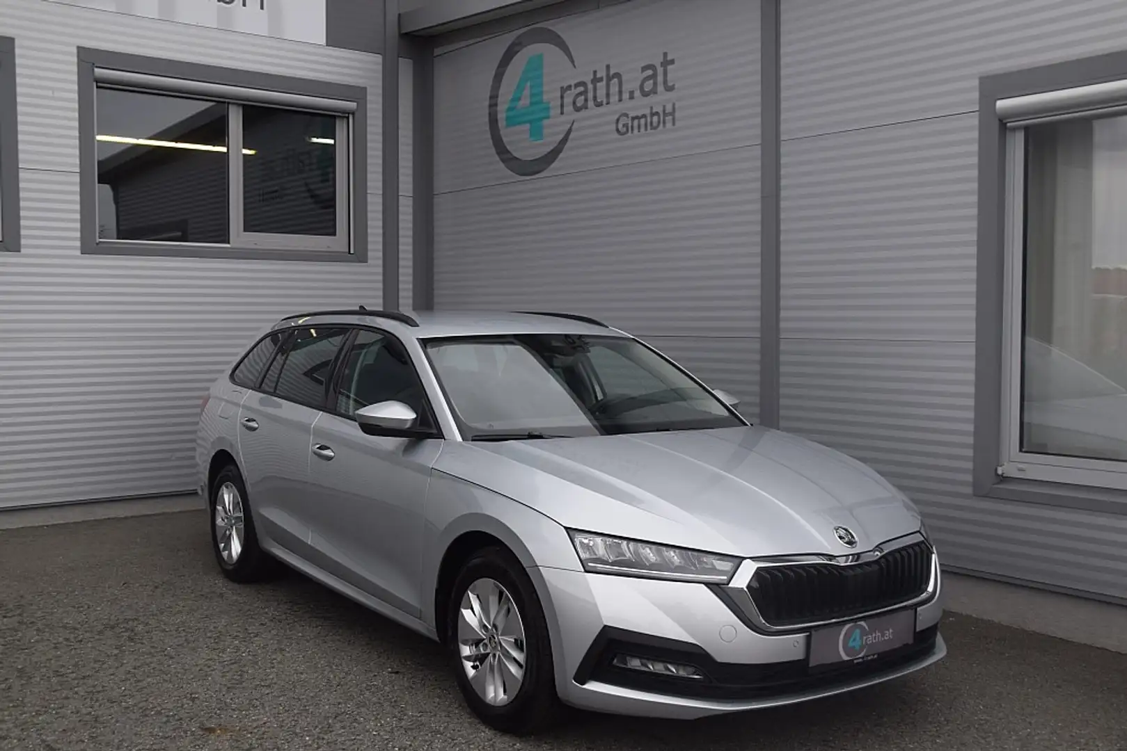 Skoda Octavia Combi 2,0 TDI 4x4 DSG Silber - 1
