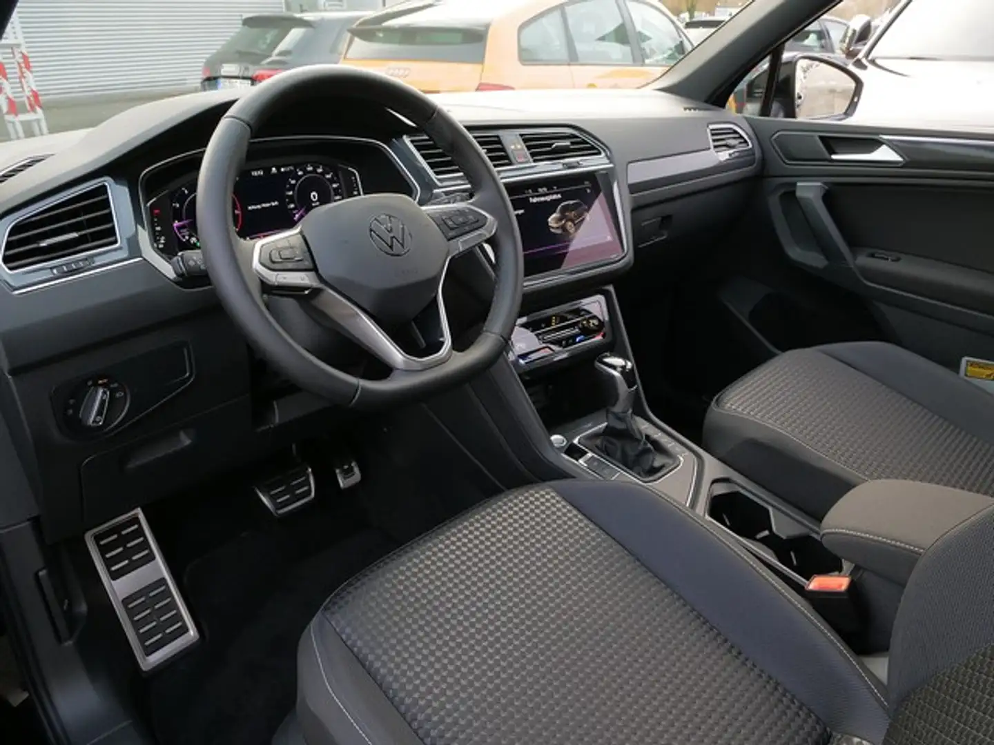 Volkswagen Tiguan United Plus TSI DSG NaviPro AHK Matrix Schwarz - 2