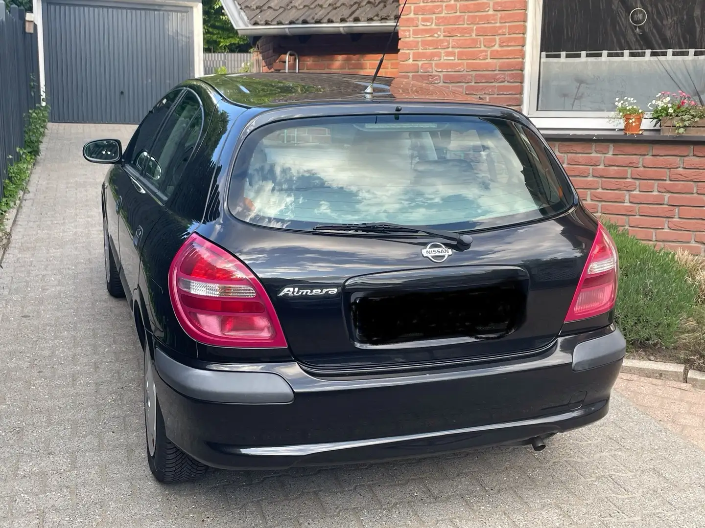 Nissan Almera N 16 Negro - 2
