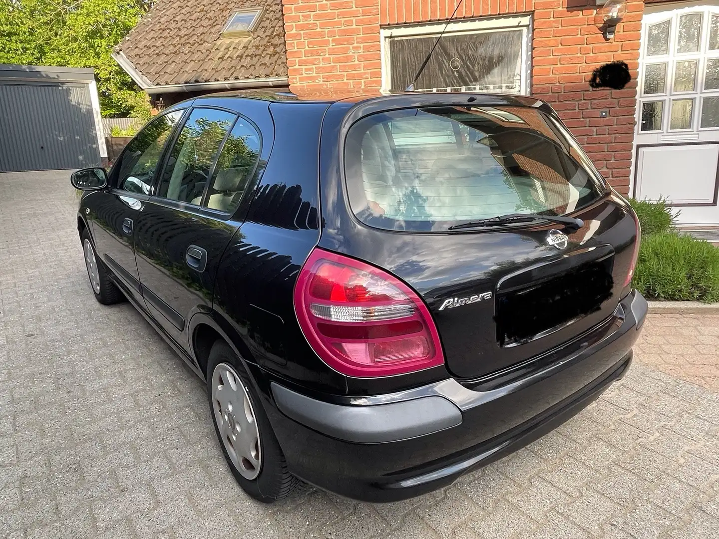 Nissan Almera N 16 Noir - 2