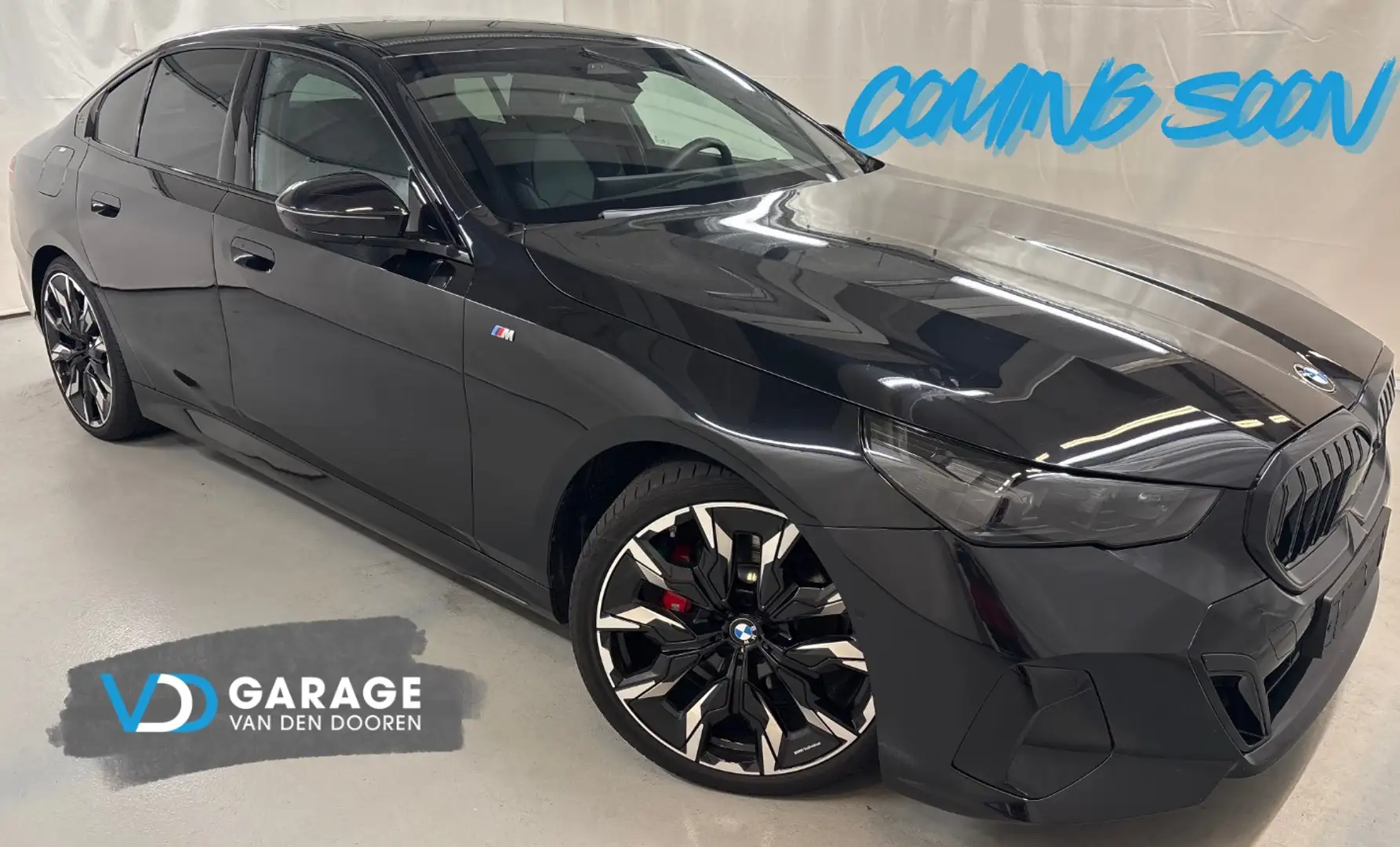 BMW 520 i Berline M Sport Pro /B&W / PANO/ 360/ HUD/ TRKHK Zwart - 1