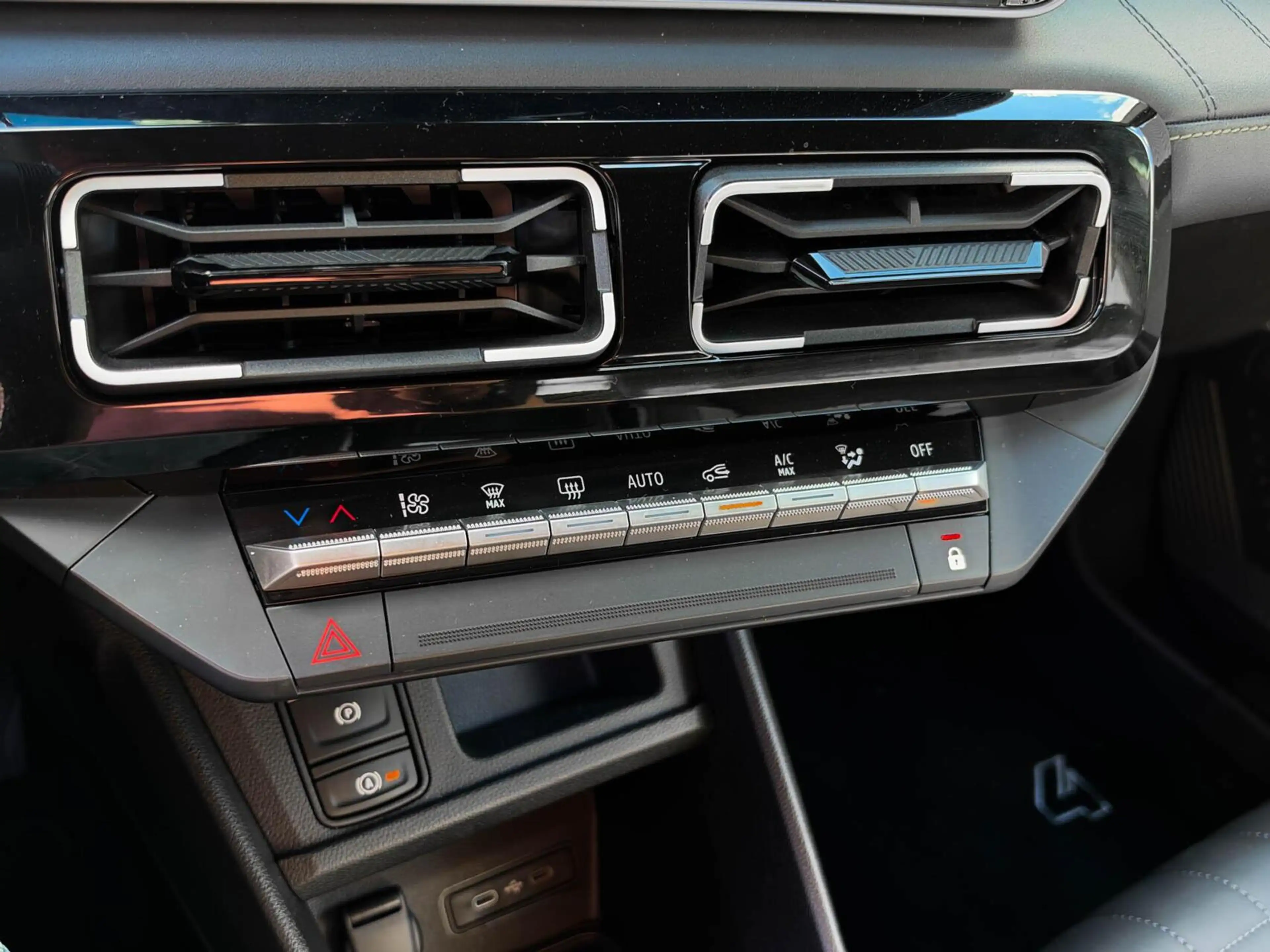 Renault R 4 Comfort Range Iconic 52 kWh | Adaptive cruise | Ha — photo 39