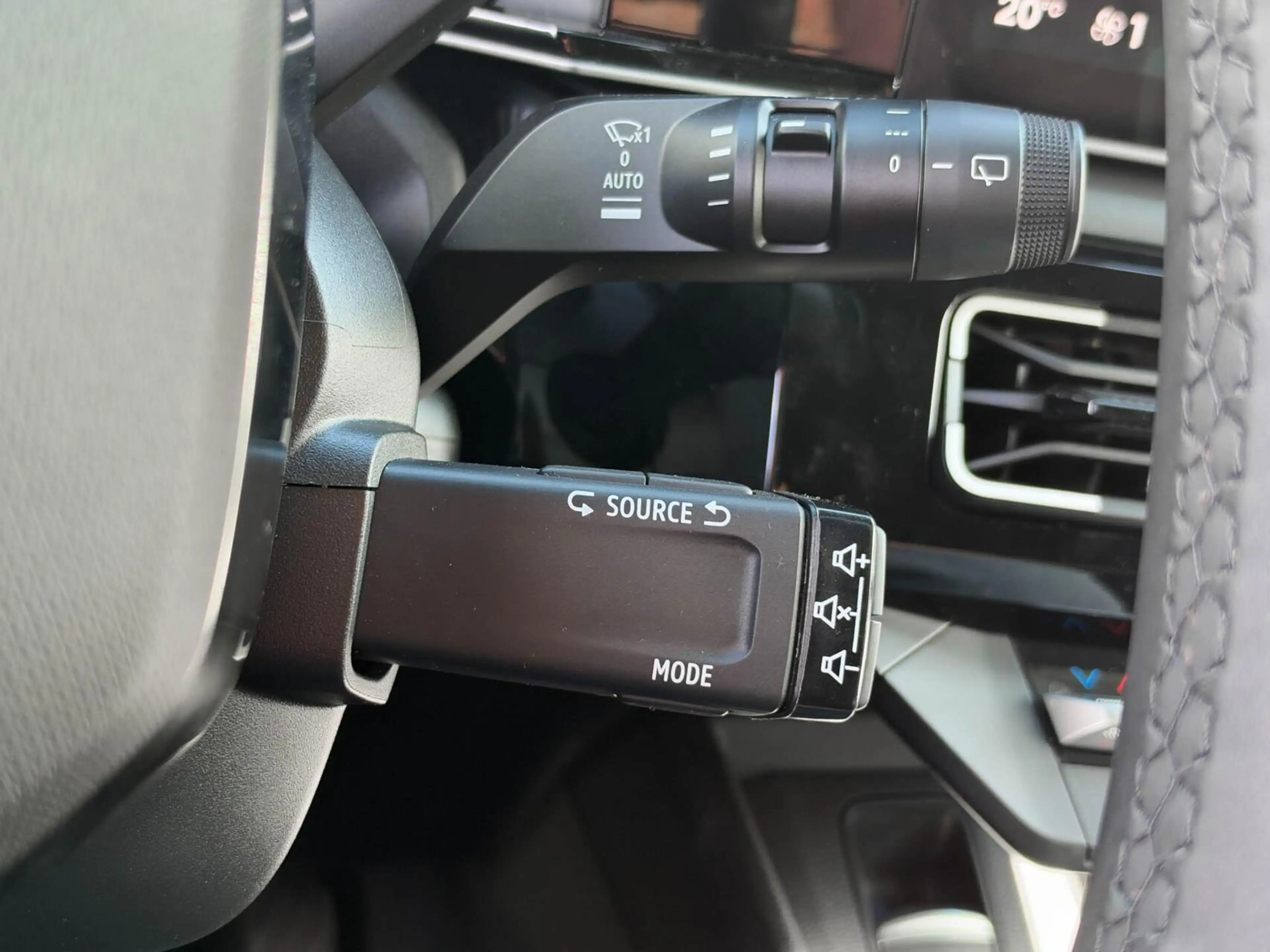 Renault R 4 Comfort Range Iconic 52 kWh | Adaptive cruise | Ha — photo 35