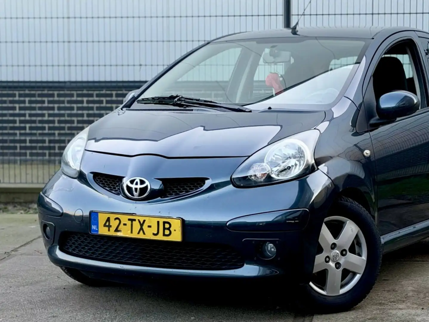 Toyota Aygo 1.0-12V Sport |Airco |Nieuwe APK |Stuurbkr Grau - 2