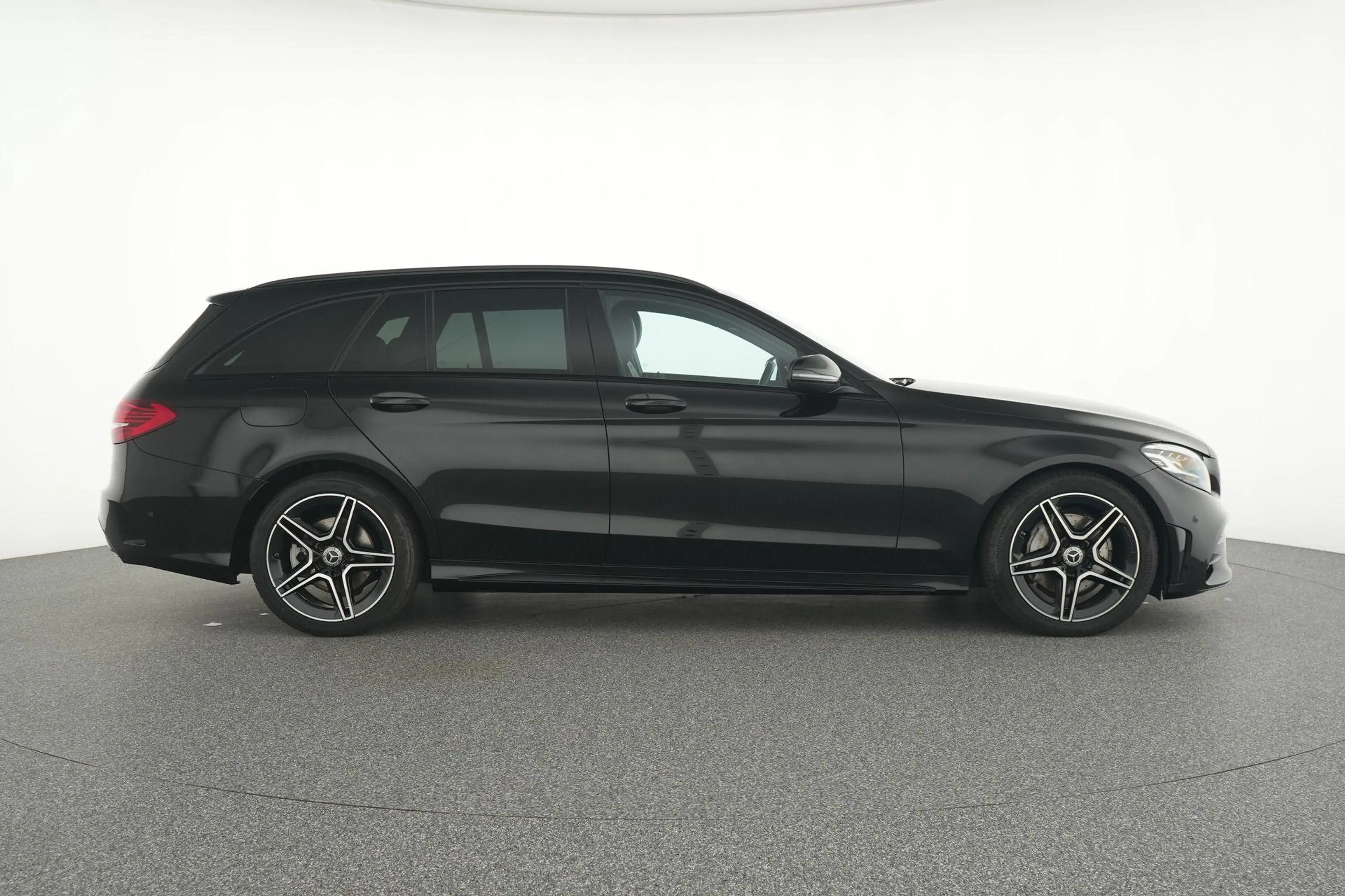 Mercedes-Benz C 180 Break AMG Line — photo 9