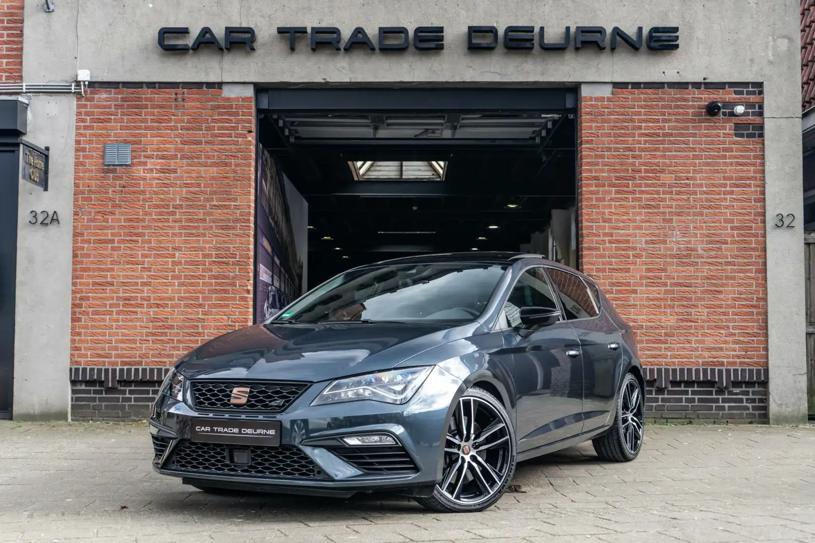 SEAT Leon 2.0 TSI CUPRA Pano / DCC / Camera Grijs - 1