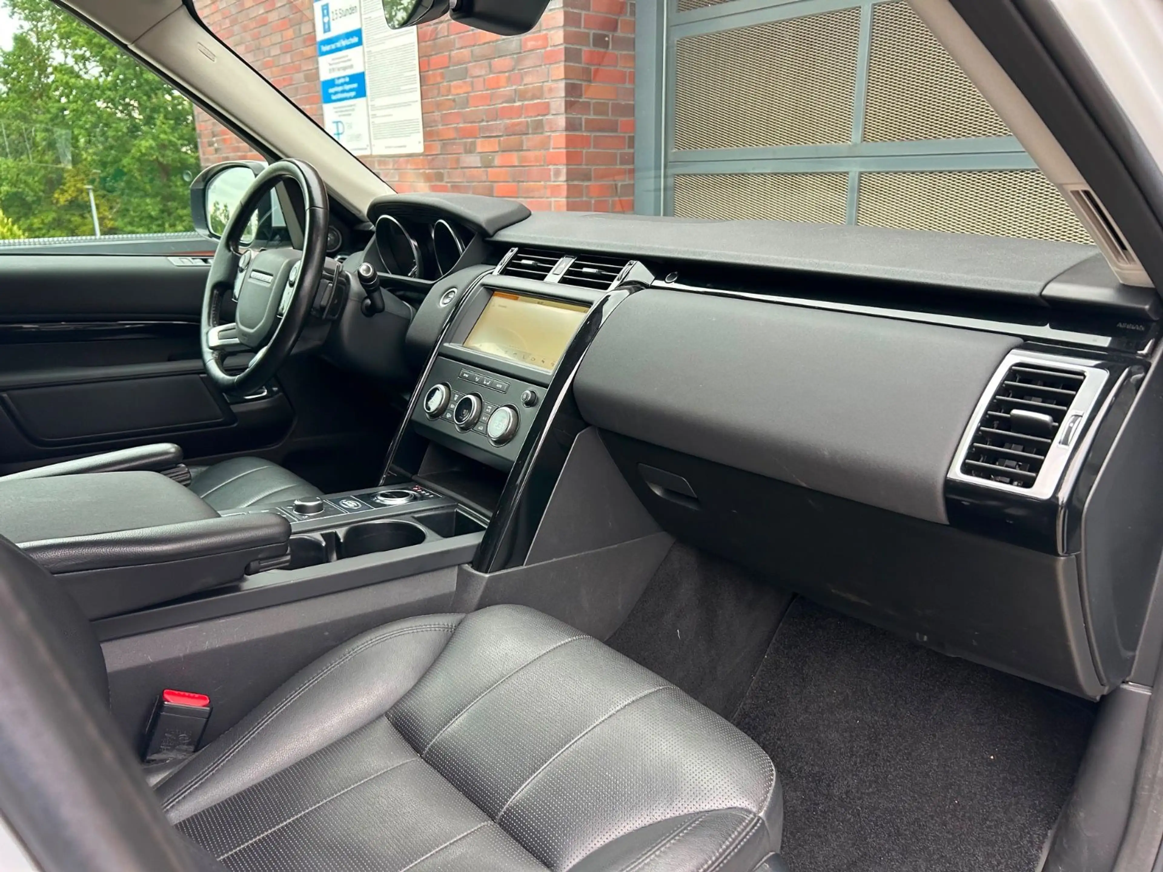 Land Rover Discovery SDV6 AHK 7 Sitze Kamera Spurhalteassis — photo 15