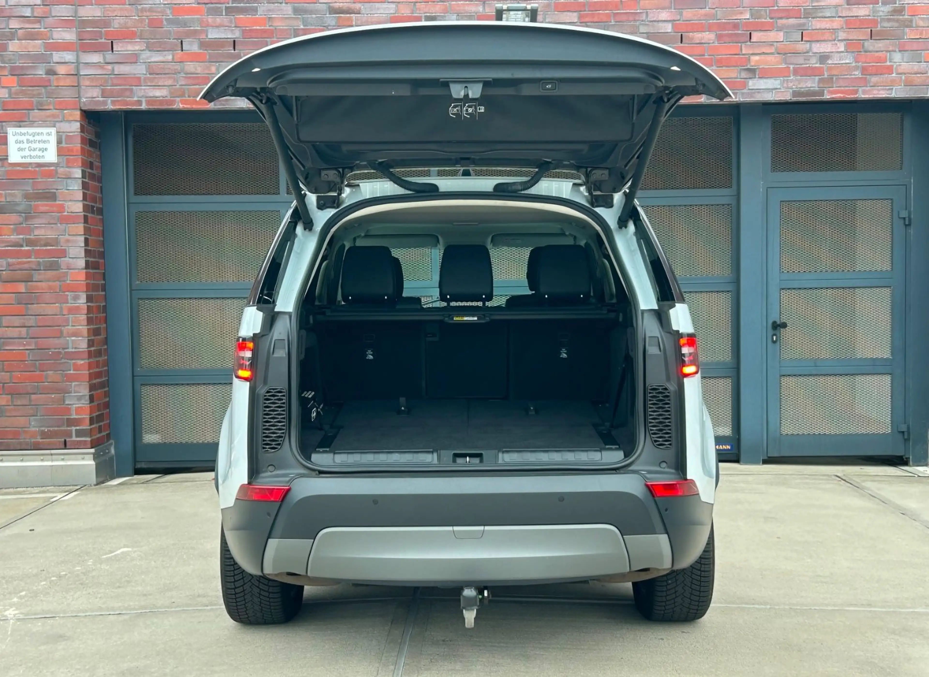 Land Rover Discovery SDV6 AHK 7 Sitze Kamera Spurhalteassis — photo 6