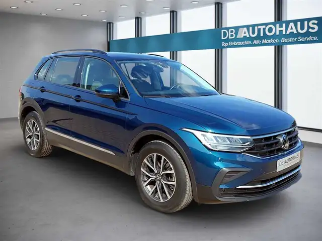 Volkswagen Tiguan view 2