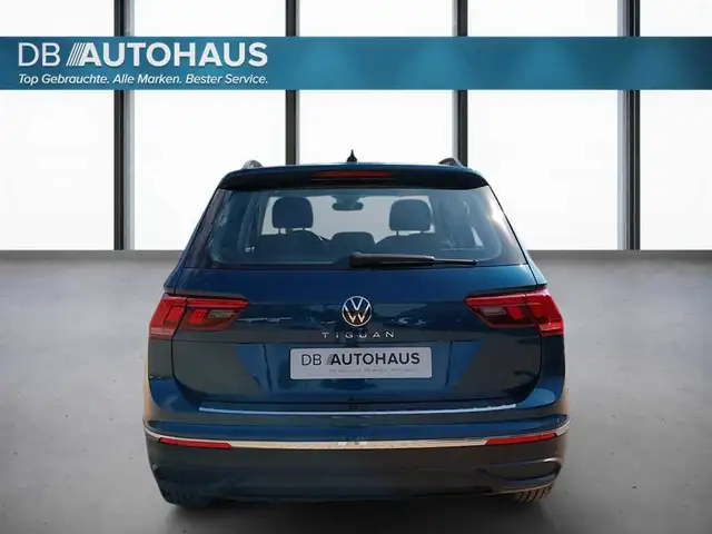 Volkswagen Tiguan view 5