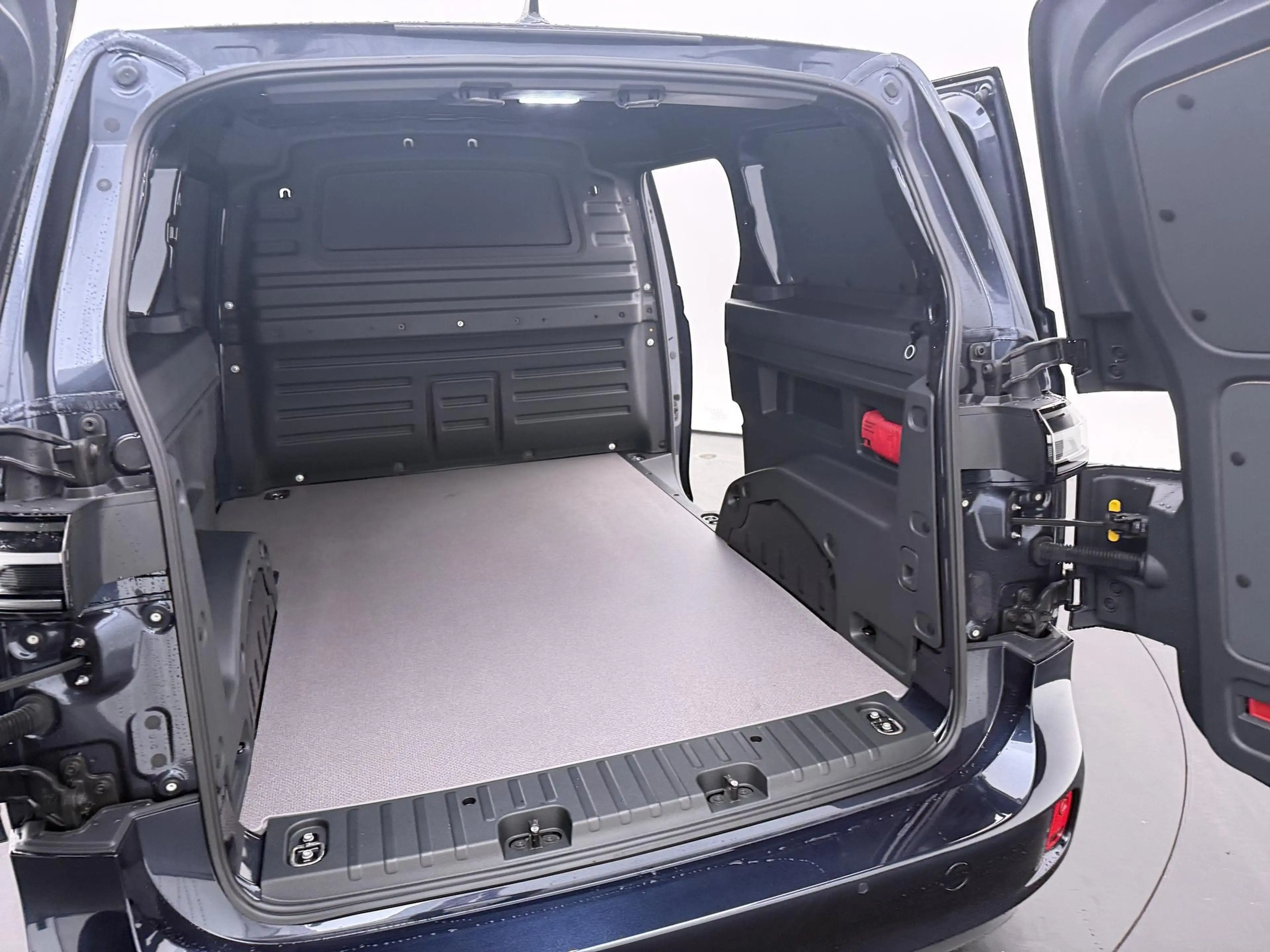 Volkswagen ID. Buzz Cargo Bedrijfswagens Bulli Limited Edition 210 kW / 286 — photo 13
