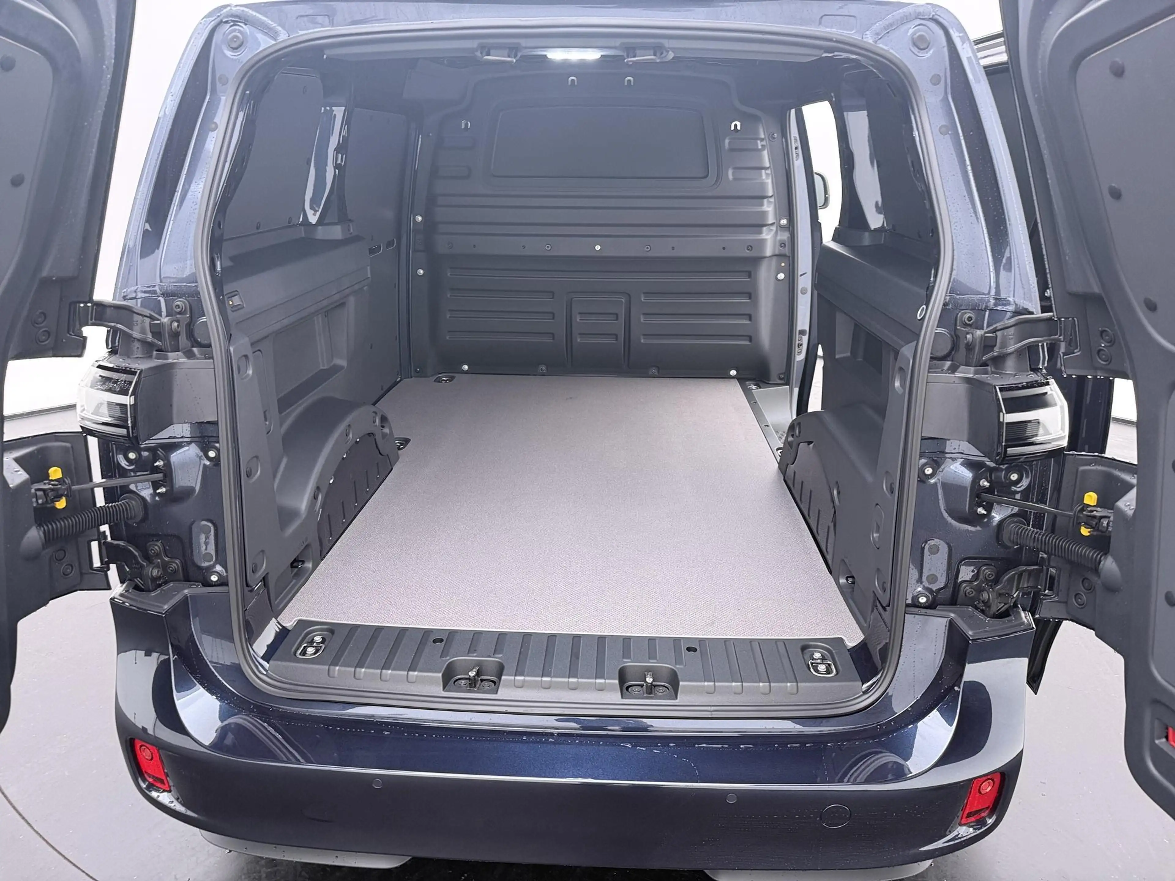 Volkswagen ID. Buzz Cargo Bedrijfswagens Bulli Limited Edition 210 kW / 286 — photo 12
