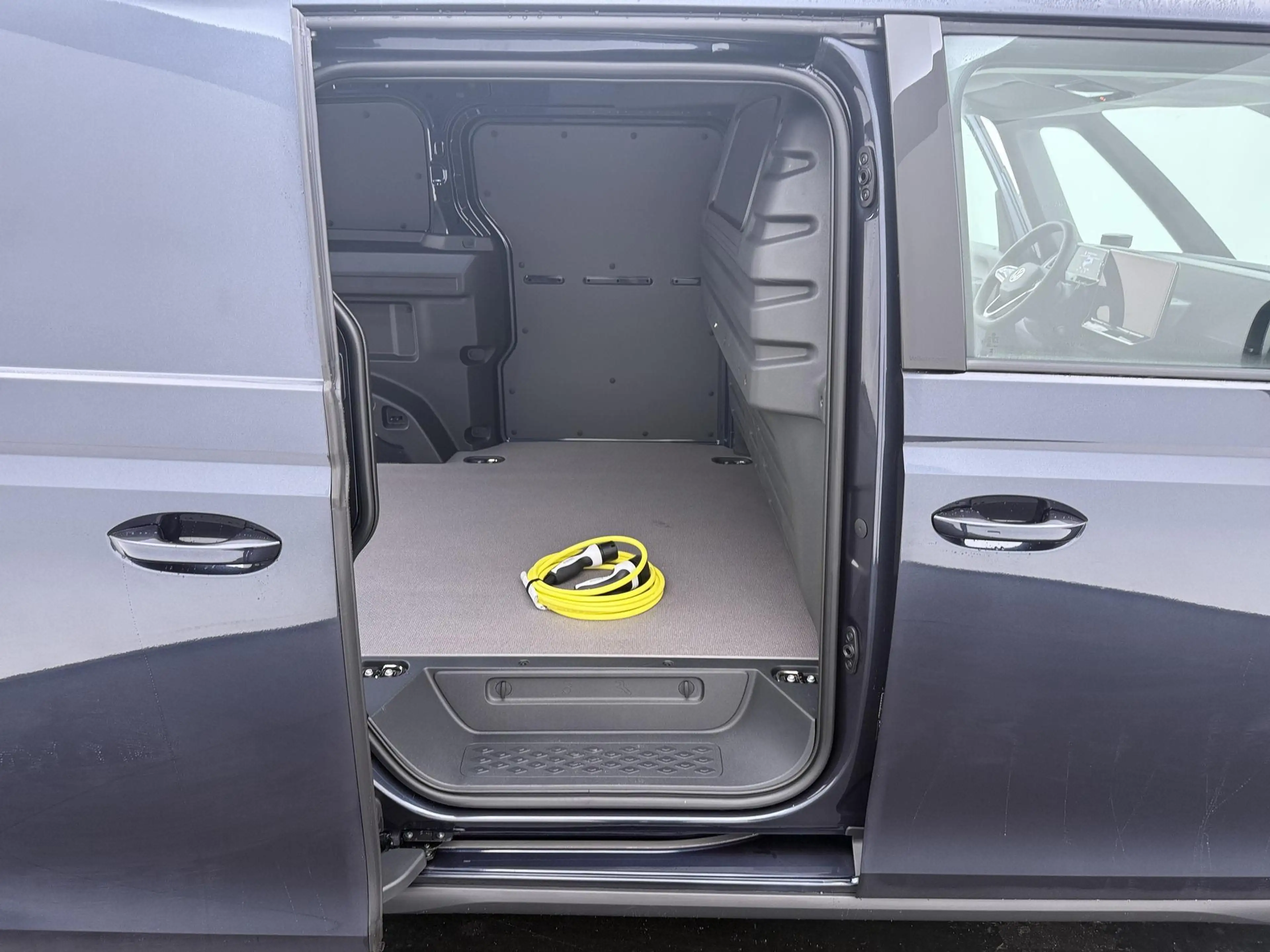 Volkswagen ID. Buzz Cargo Bedrijfswagens Bulli Limited Edition 210 kW / 286 — photo 11