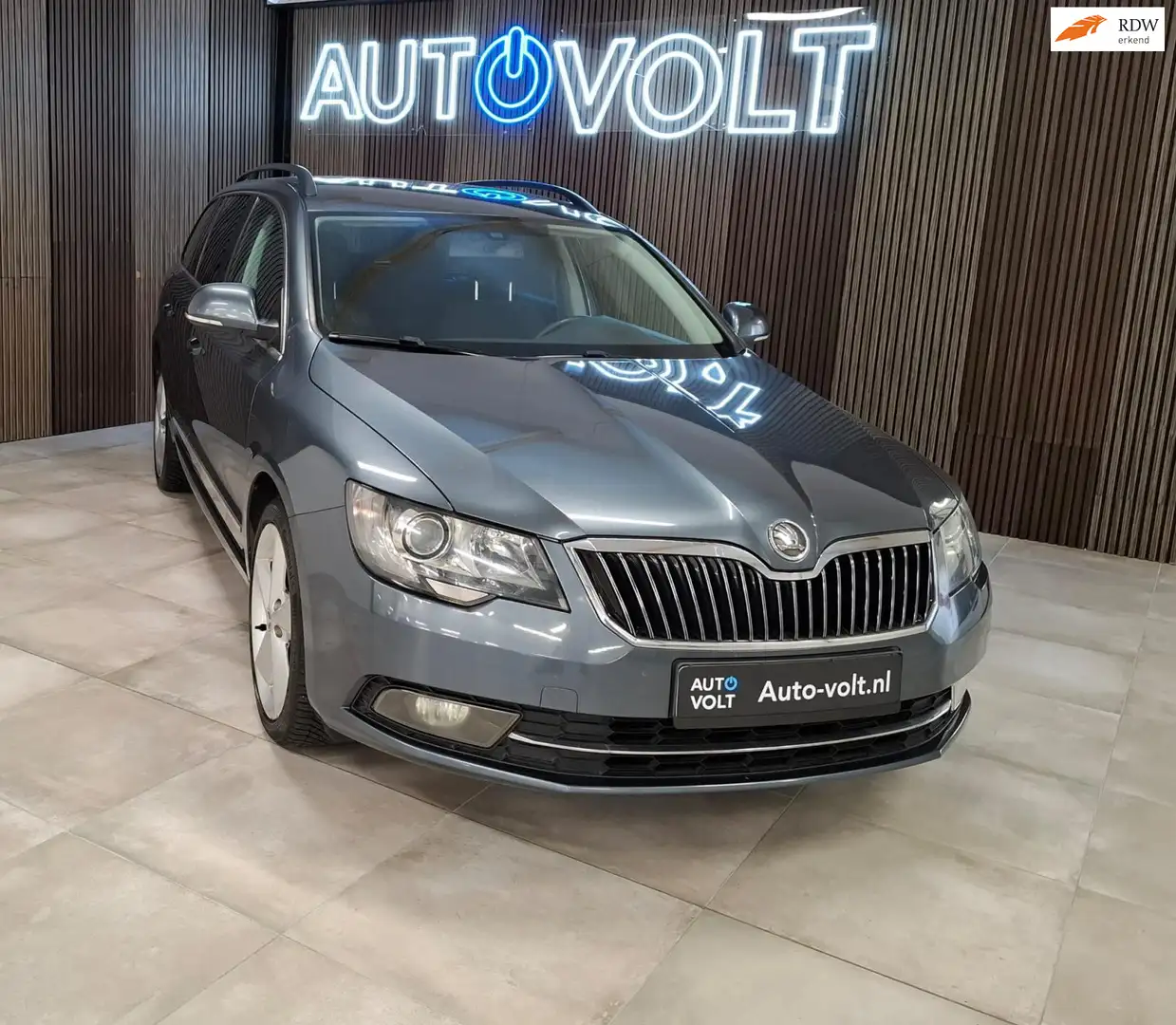 Skoda Superb Combi 1.8 TSI Ambition Grijs - 1