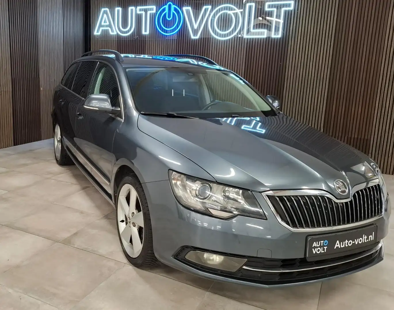 Skoda Superb Combi 1.8 TSI Ambition Grijs - 2