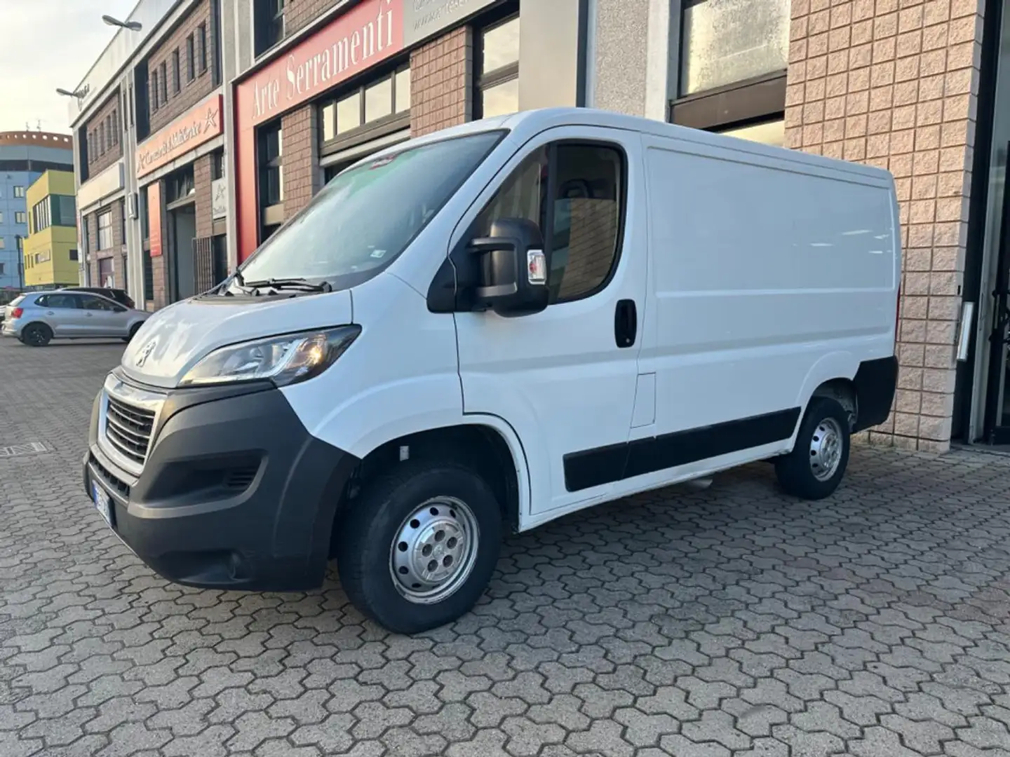 Peugeot Boxer 328 2.2 BlueHDi 120 S&S PC-TN Blanc - 1