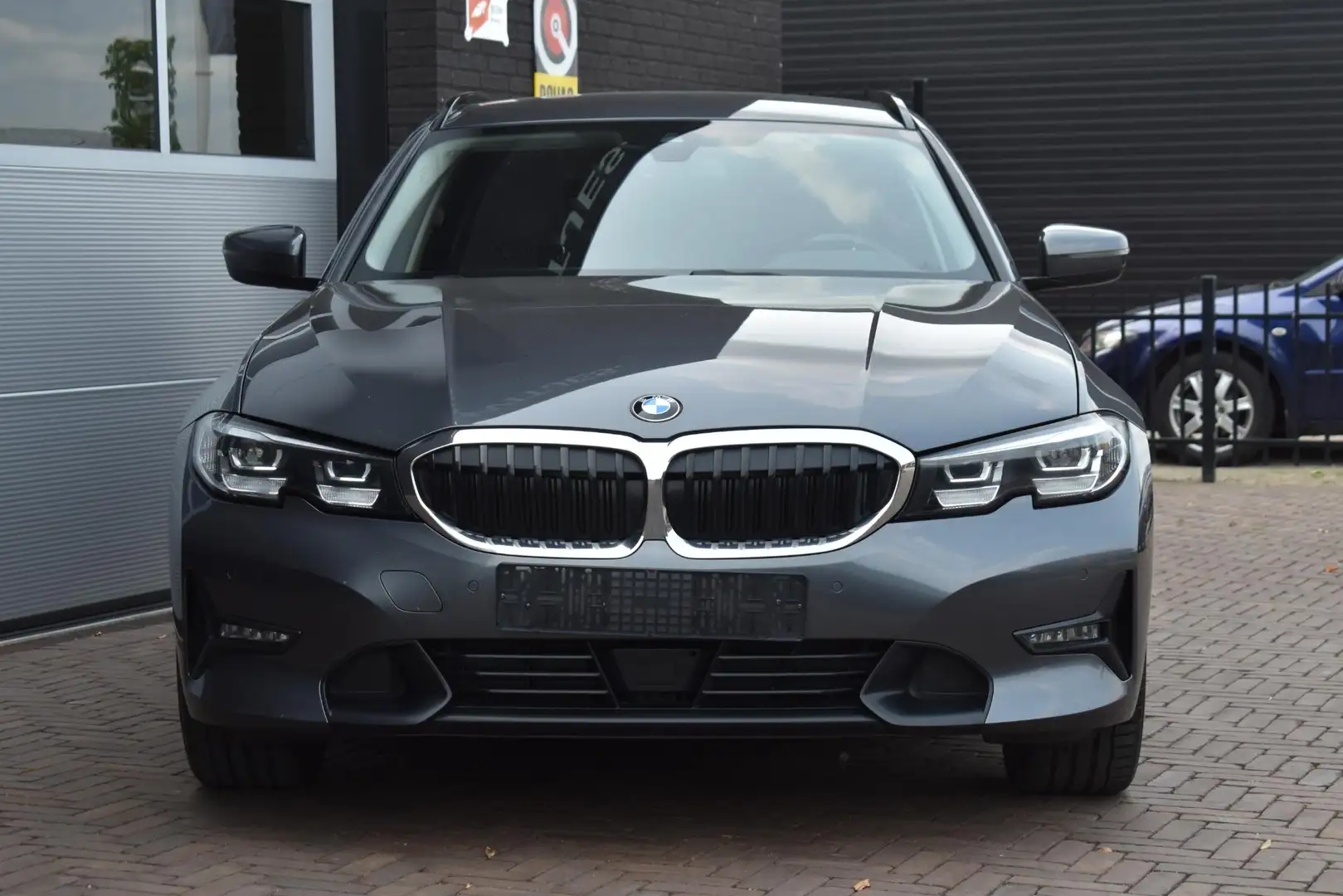 BMW 320 3-serie Touring 320d 190PK Aut. Executive | LED | Grigio - 2