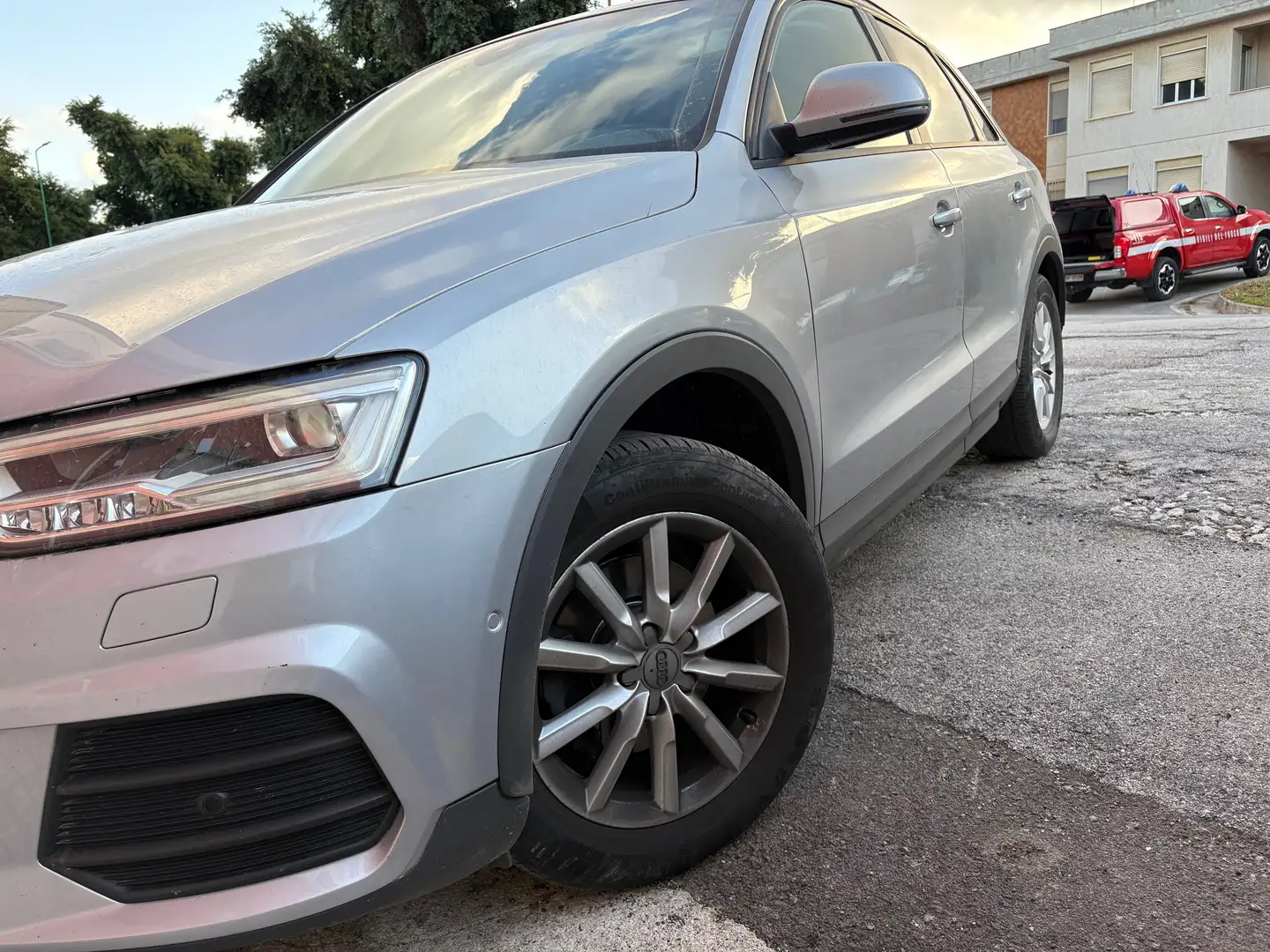 Audi Q3 Q3 2.0 tdi Business 120cv Argento - 2