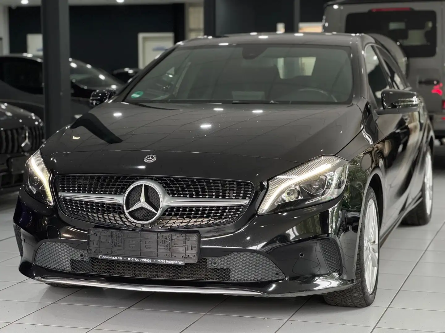 Mercedes-Benz A 200 d *URBAN*KEYL*LED-SW.*T-LEDER*NAV*SHZ*TEMP* Zwart - 1