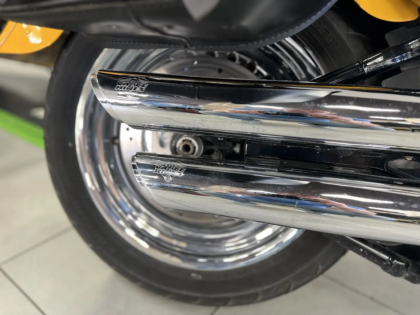 Harley-Davidson Fat Boy Galben - 2