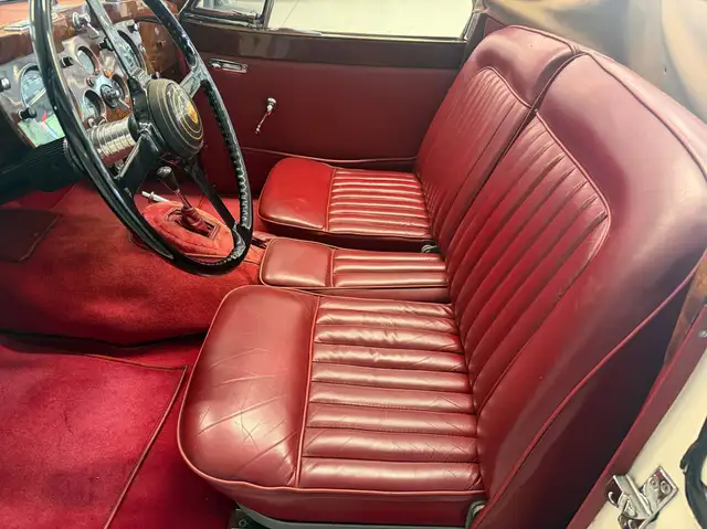 Jaguar XK view 15