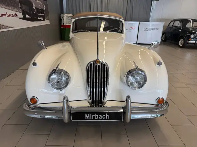 Jaguar XK view 4