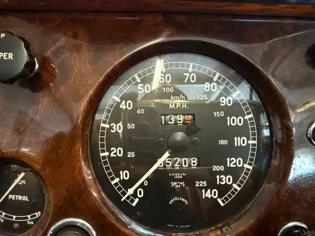 Jaguar XK view 13