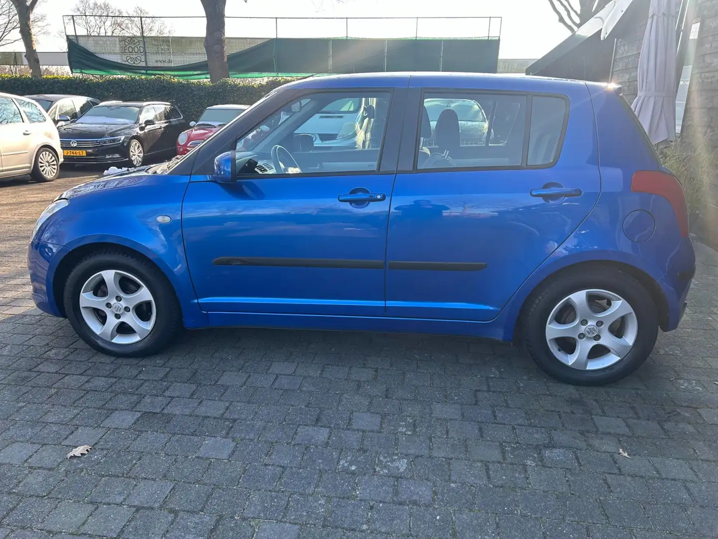 Suzuki Swift 1.5 Exclusive 5-deurs met lange APK! Blu/Azzurro - 2