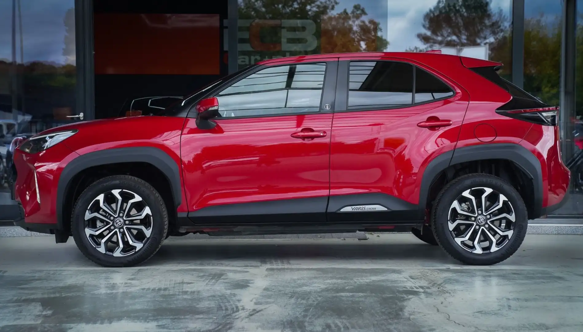 Toyota Yaris Cross Hybrid *Klimaaut./Temp./TÜV 06/26* Rot - 2