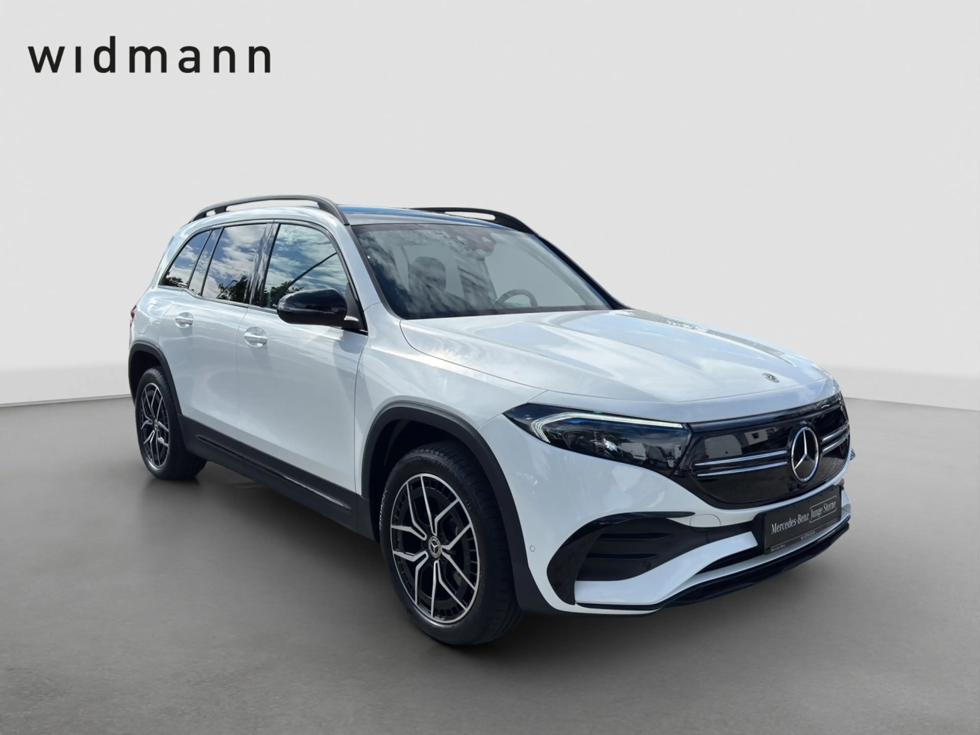 Mercedes-Benz EQB 250 + **AMG Line Advanced*Panorama*Distronic* — photo 7