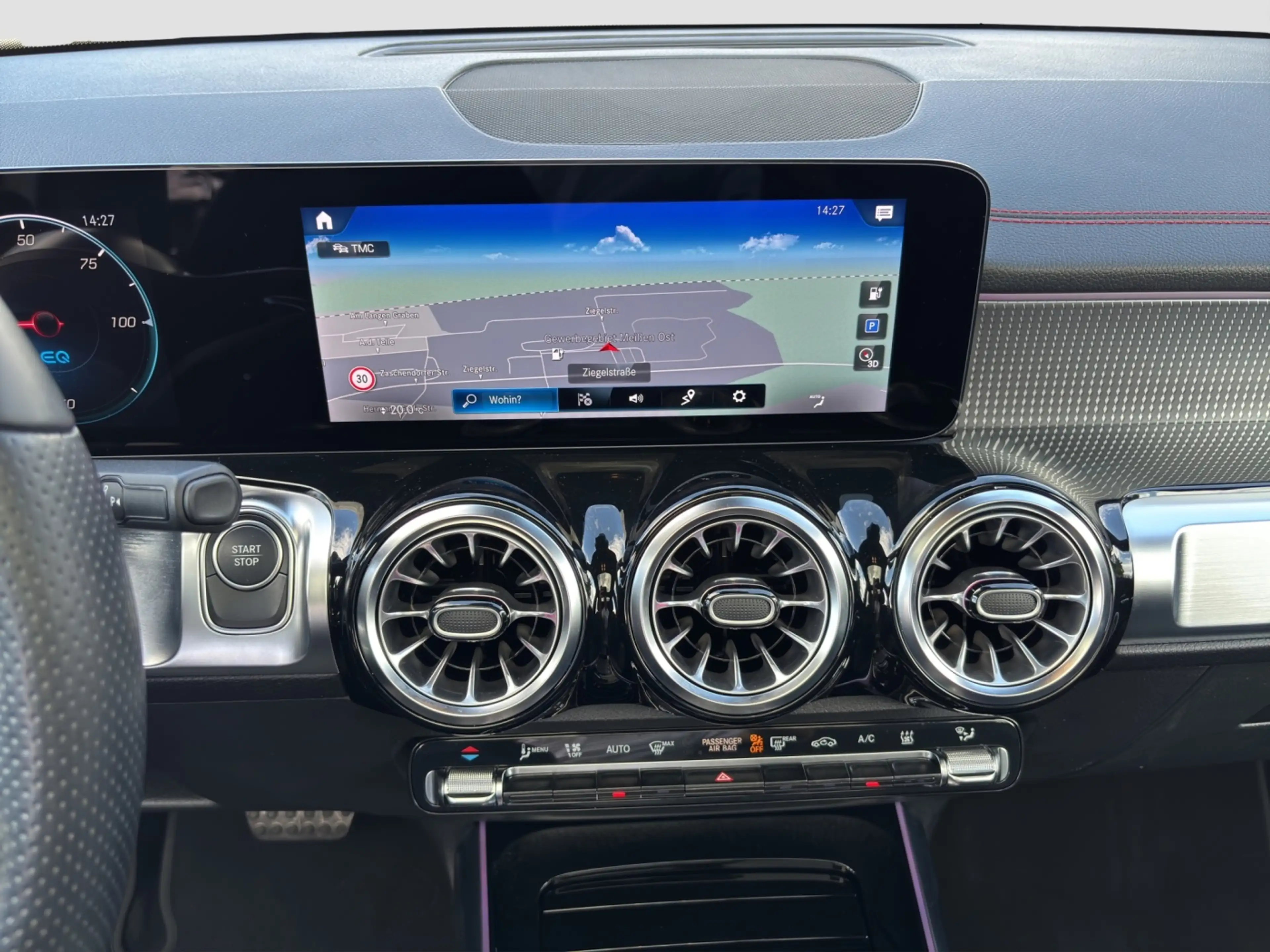 Mercedes-Benz EQB 250 + **AMG Line Advanced*Panorama*Distronic* — photo 12