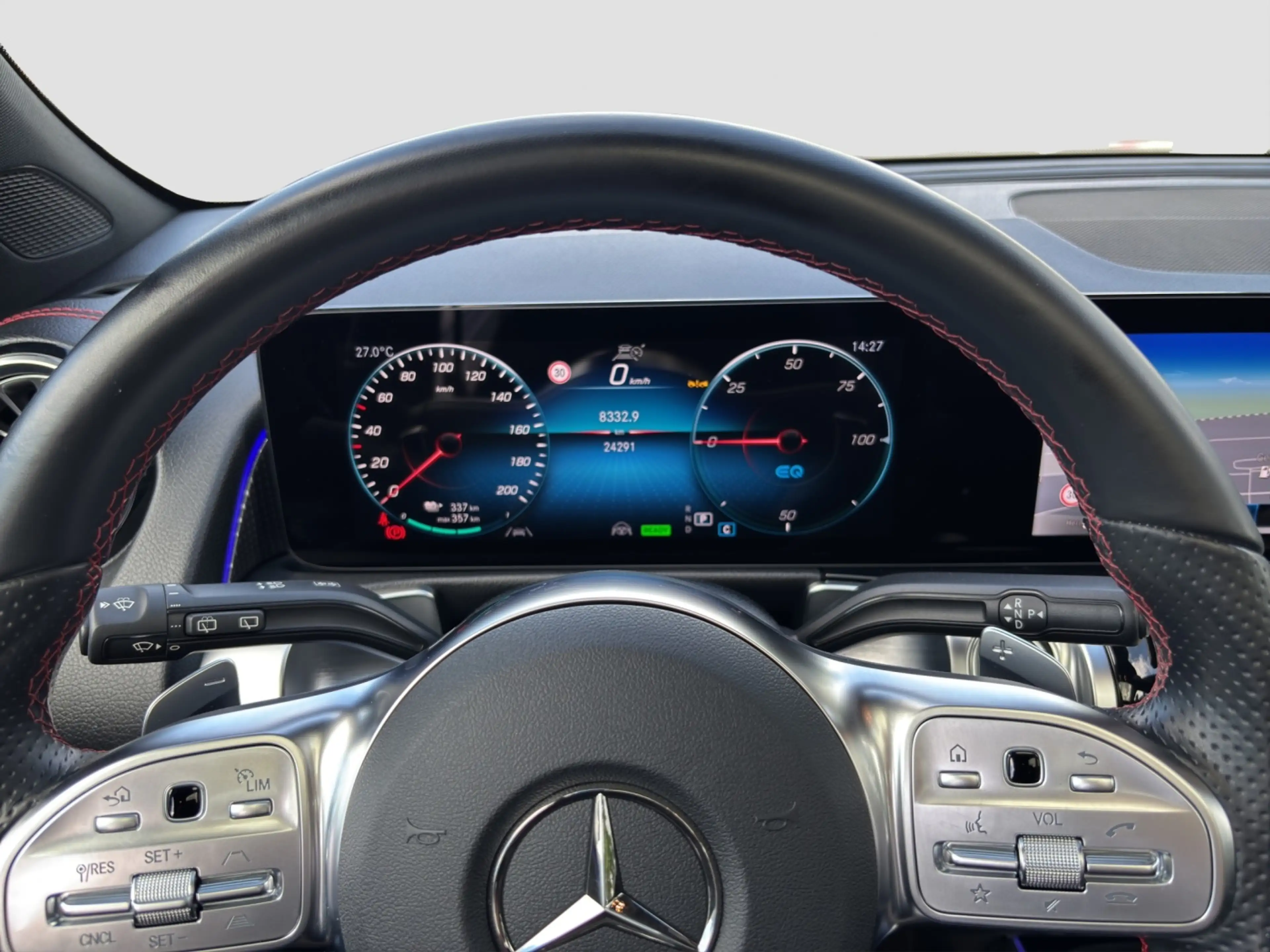 Mercedes-Benz EQB 250 + **AMG Line Advanced*Panorama*Distronic* — photo 11