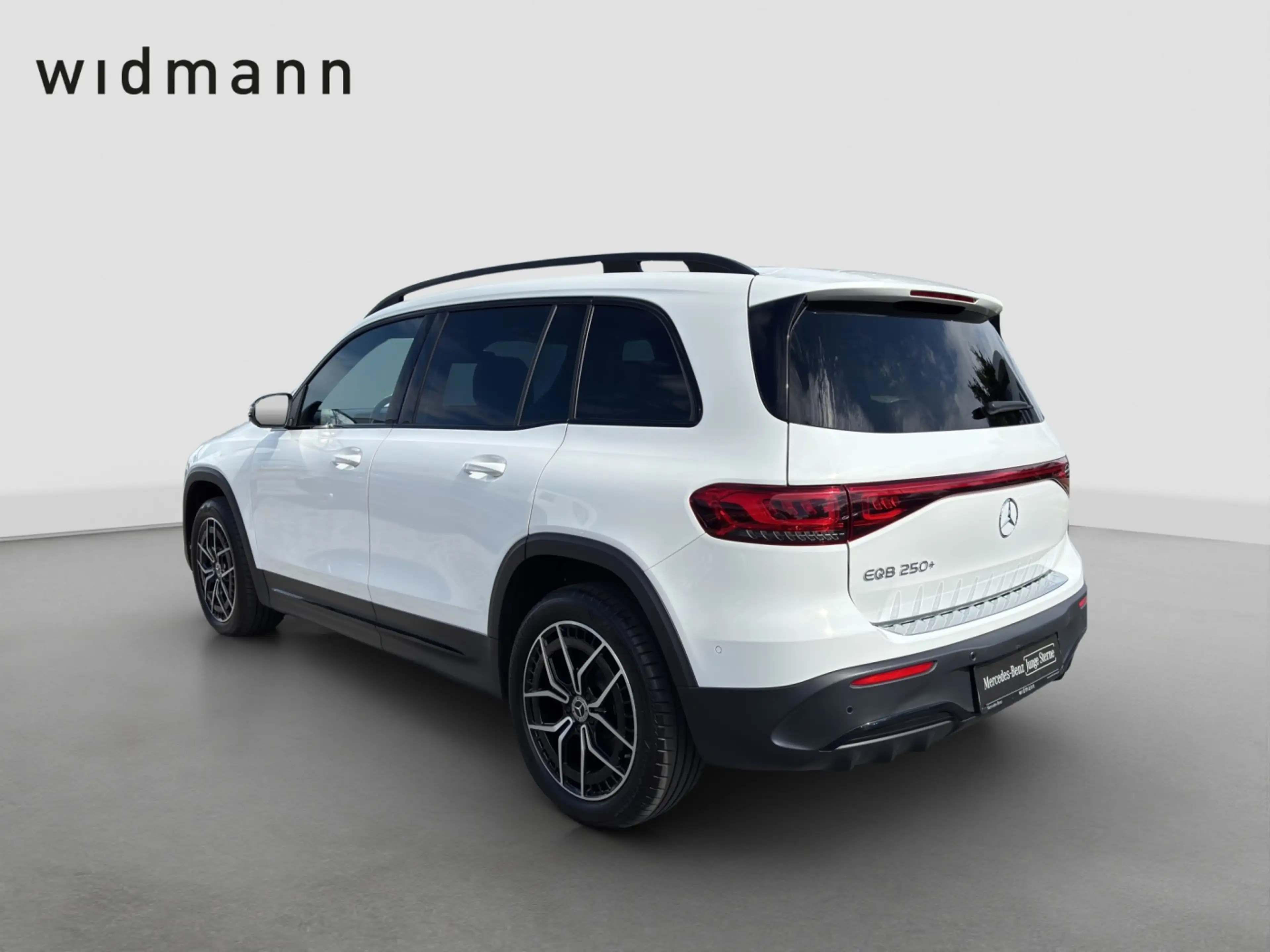 Mercedes-Benz EQB 250 + **AMG Line Advanced*Panorama*Distronic* — photo 8