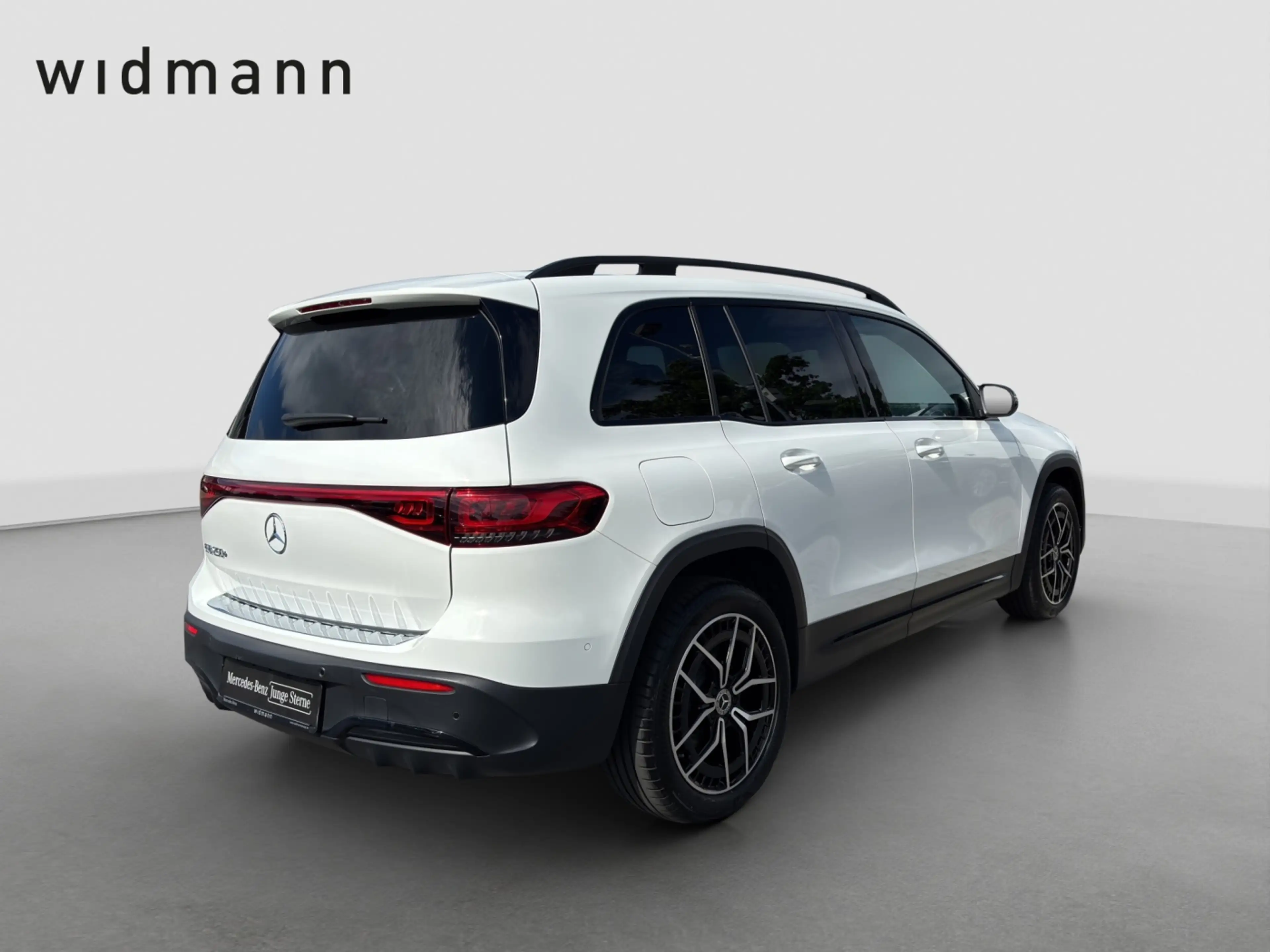Mercedes-Benz EQB 250 + **AMG Line Advanced*Panorama*Distronic* — photo 3