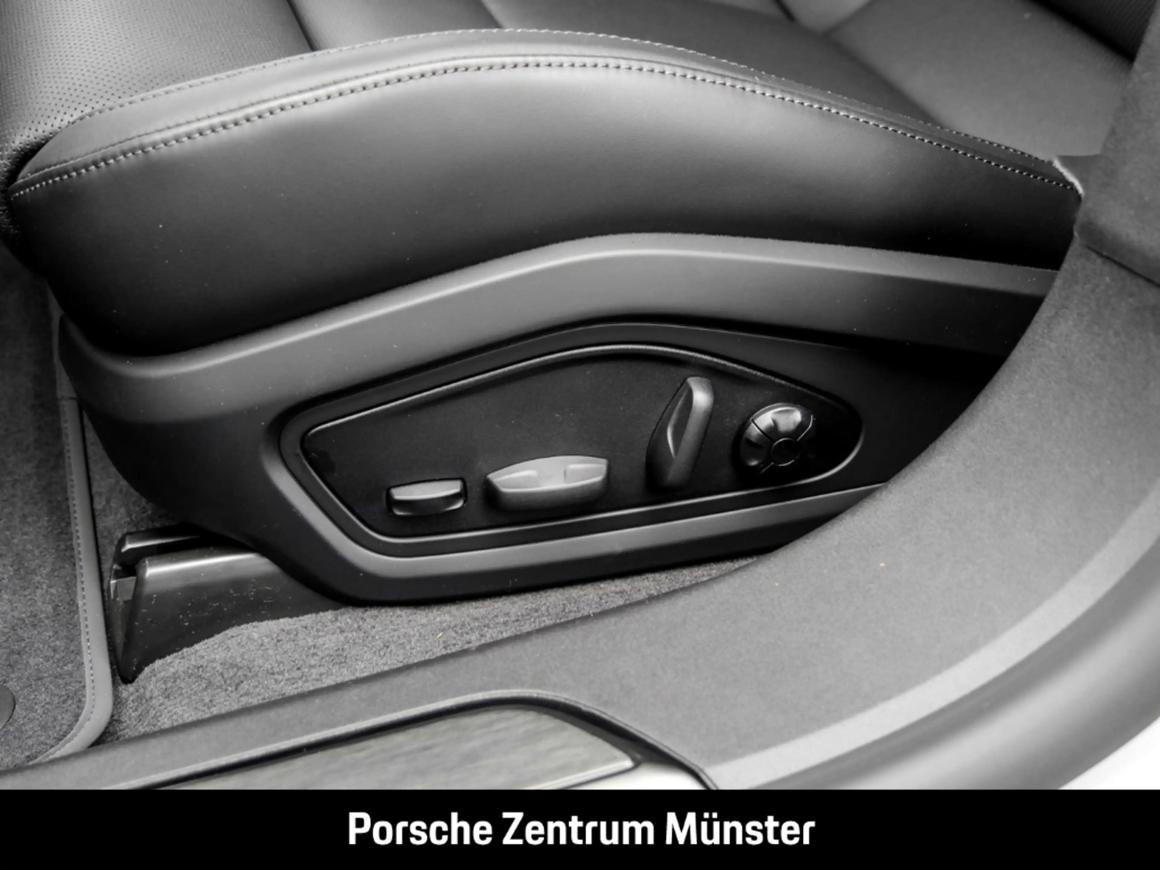 Porsche Taycan Sport Turismo Black Edition Soft-Close — photo 14