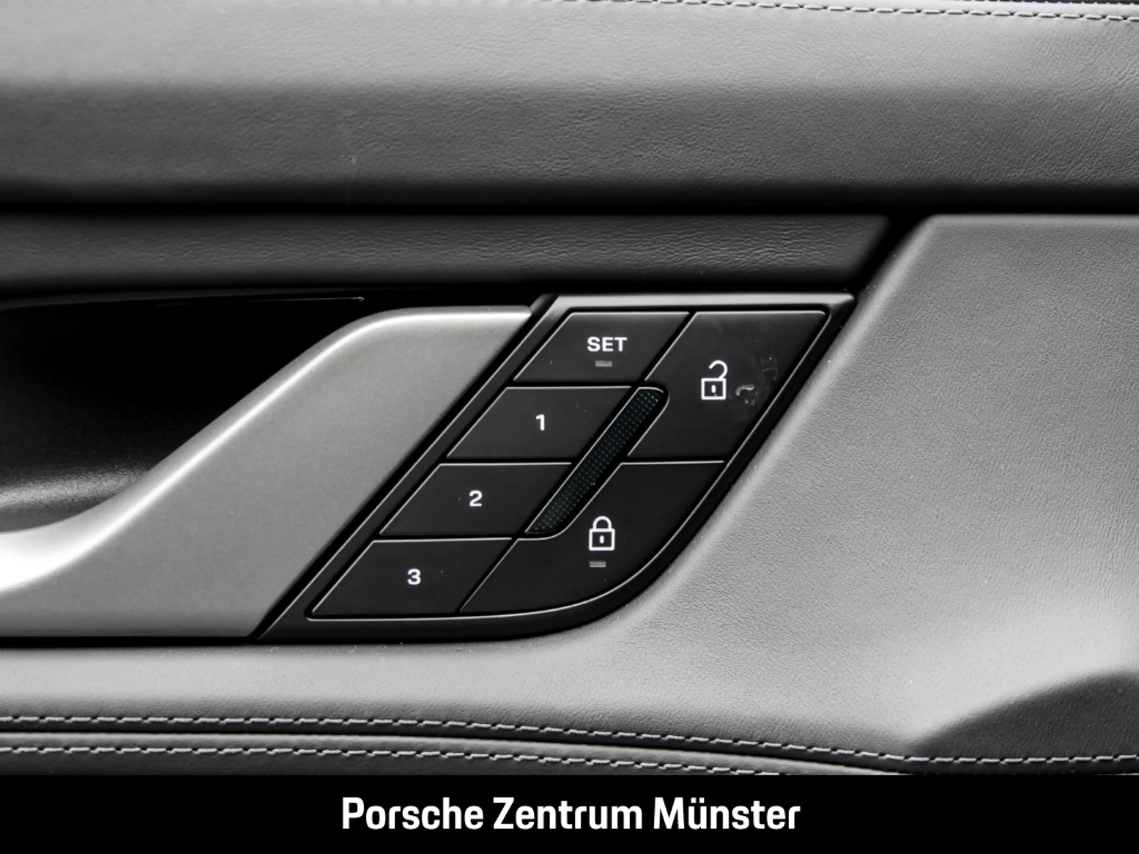 Porsche Taycan Sport Turismo Black Edition Soft-Close — photo 15