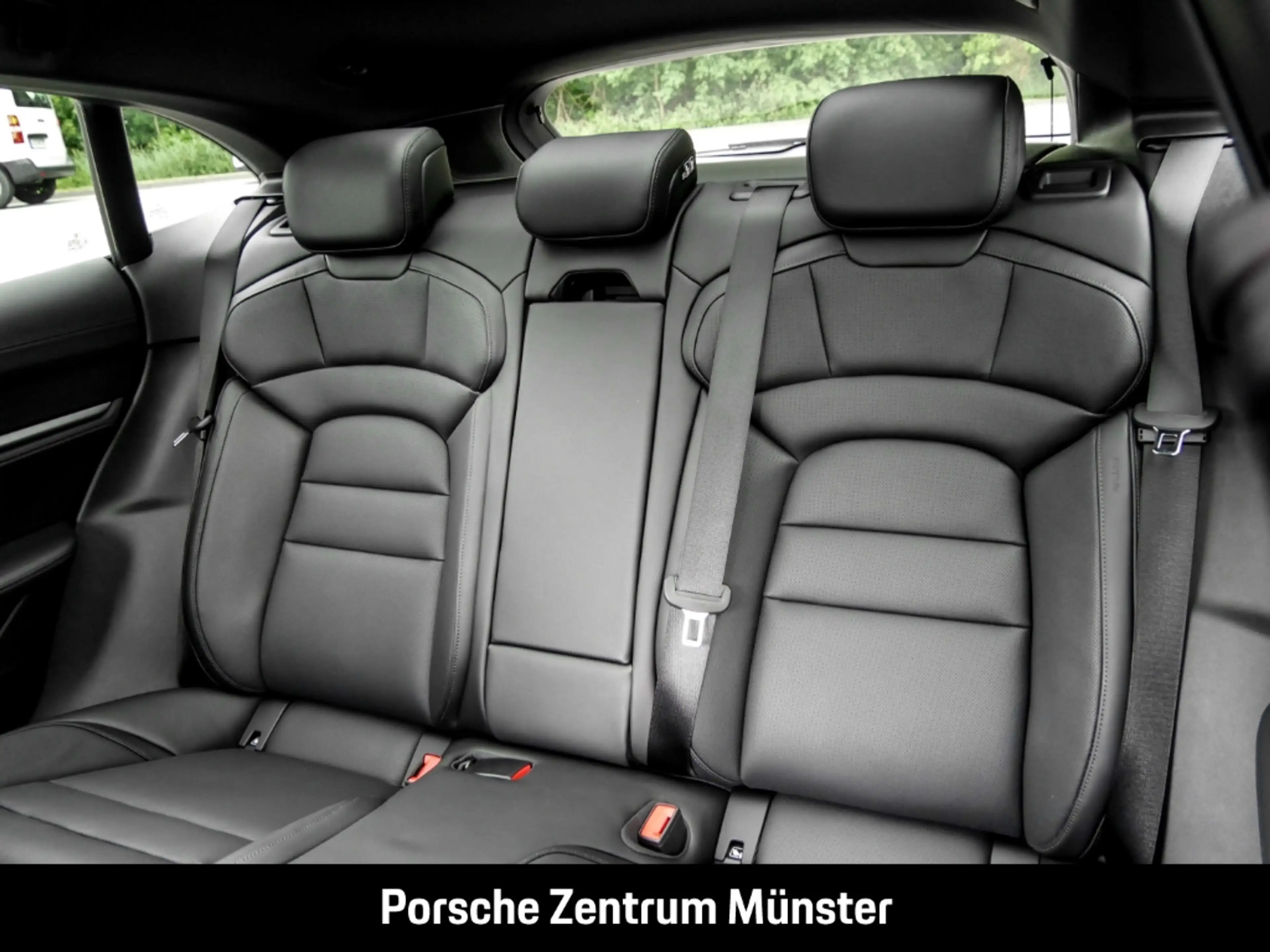 Porsche Taycan Sport Turismo Black Edition Soft-Close — photo 9