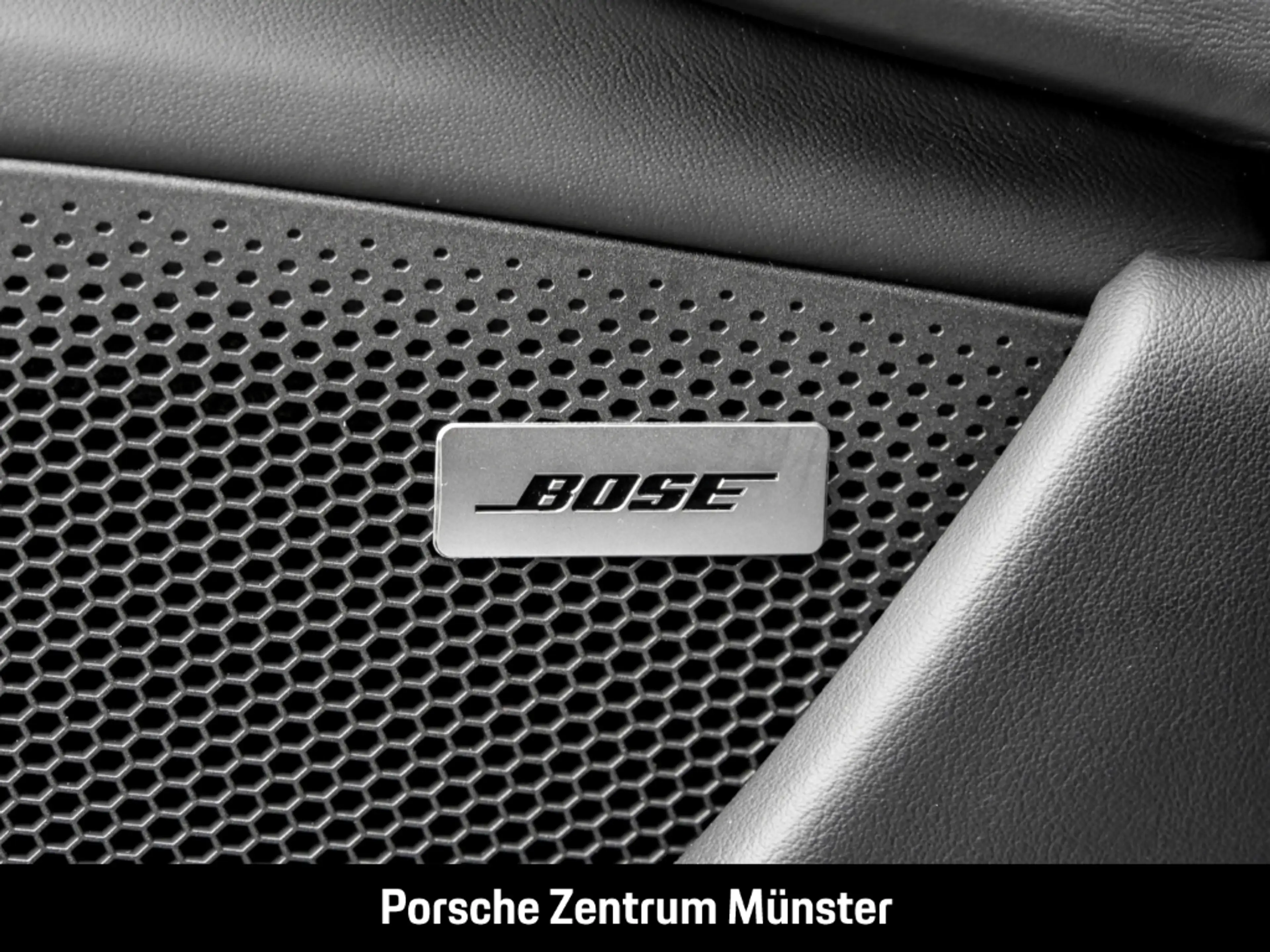Porsche Taycan Sport Turismo Black Edition Soft-Close — photo 12