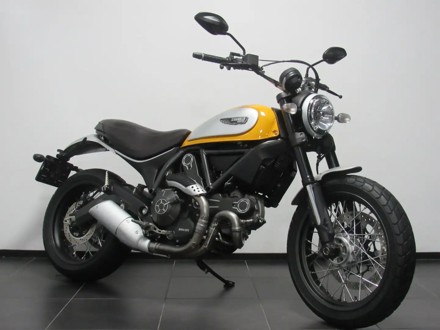 Ducati Scrambler CLASSIC Geel - 2