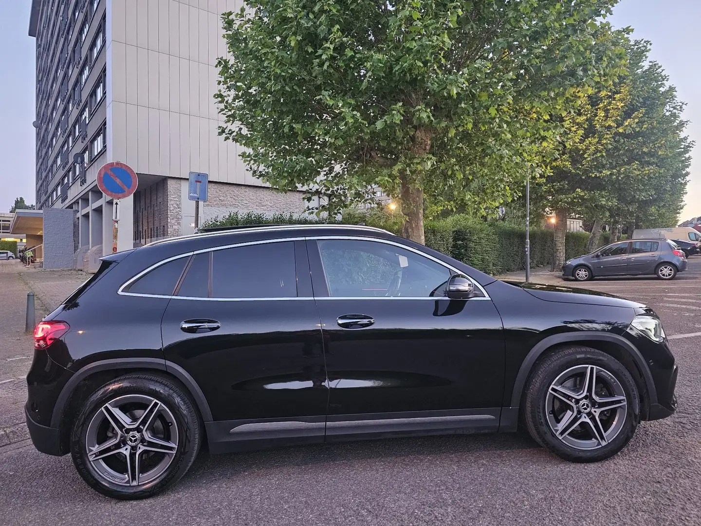Mercedes-Benz GLA 200 d 8G-DCT AMG Line ☎️ 0467 63 94 32 - 2