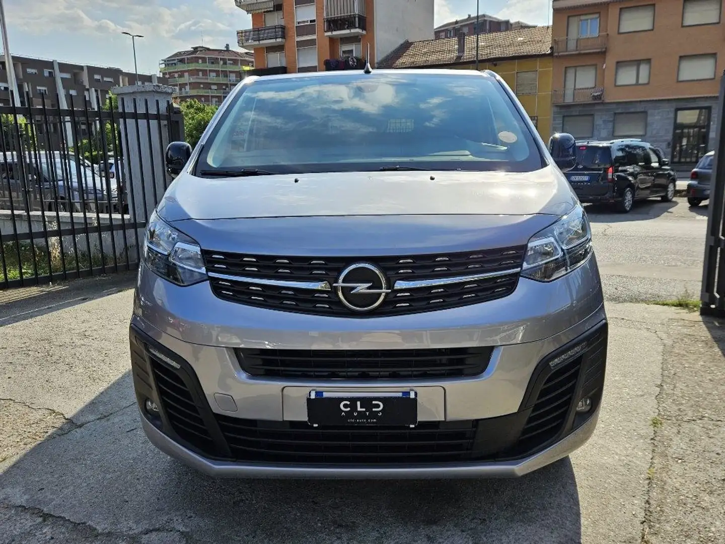 Opel Vivaro 2.0 Diesel 145CV Furgone AUTOMATICO Grigio - 2