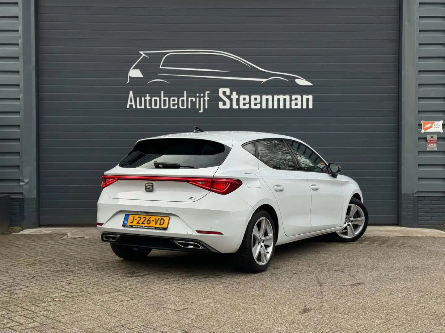 SEAT Leon 1.5 TSI FR Launch Ed | Carplay | LED | Trekhaak Wit - 2