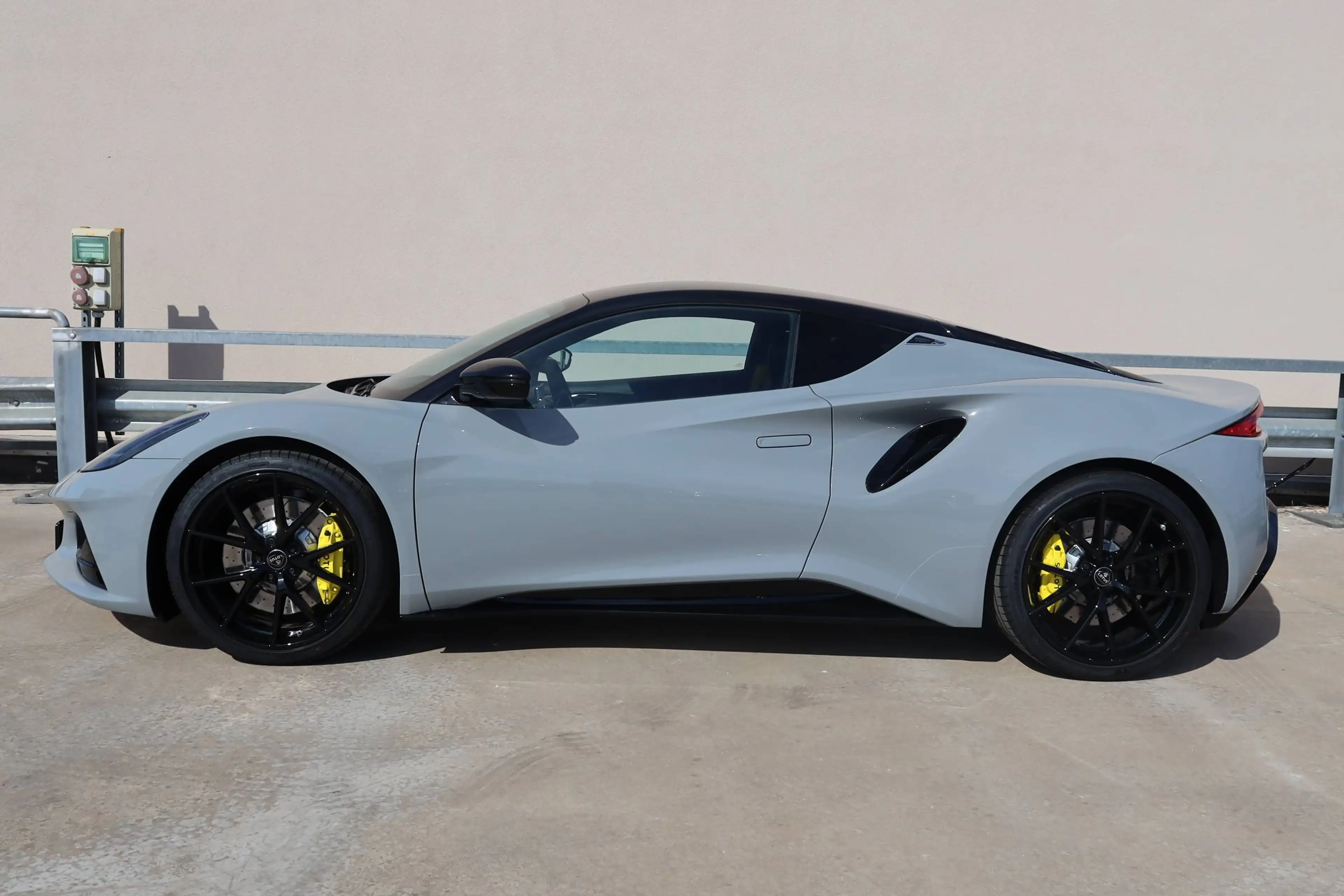 Lotus Emira V6 SE — photo 6