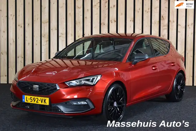 SEAT Leon 1.5 eTSI Style FR 125dkm Trekhaak Carplay DSG LED