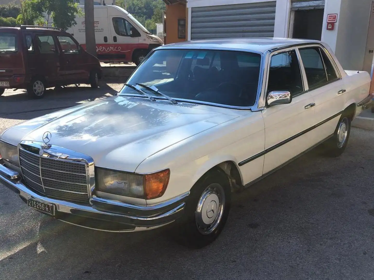 Mercedes-Benz 280 S Белый - 1