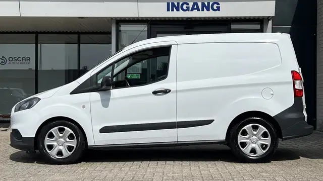 Ford Transit Courier view 2